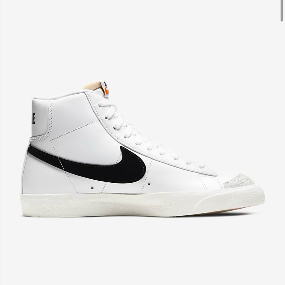 Vintage Nike Blazer Mid ‘77 (women’s 9)